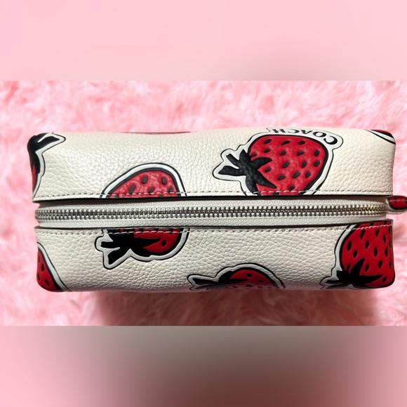 COACH ESSENTIAL COSMETIC POUCH - STRAWBERRY PRINT - Picture 4 of 8